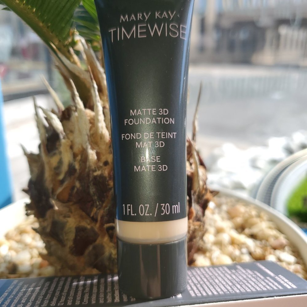 Beige C 120 Matte 3D Foundation - Combo to Oily Skin - Timewise Mary Kay - Picture 4 of 5